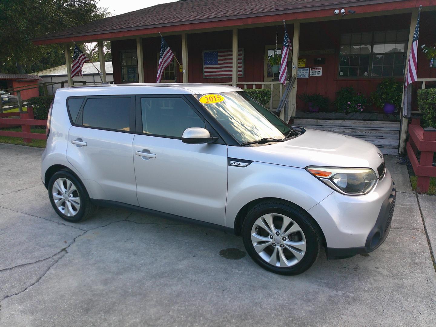 2015 SILVER KIA SOUL + (PLUS) (KNDJP3A53F7) , located at 10405 Abercorn Street, Savannah, GA, 31419, (912) 921-8965, 31.988262, -81.131760 - Photo#2